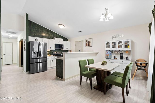 225 Lockwood Court, Hubert, NC 28539