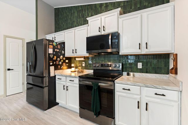 225 Lockwood Court, Hubert, NC 28539