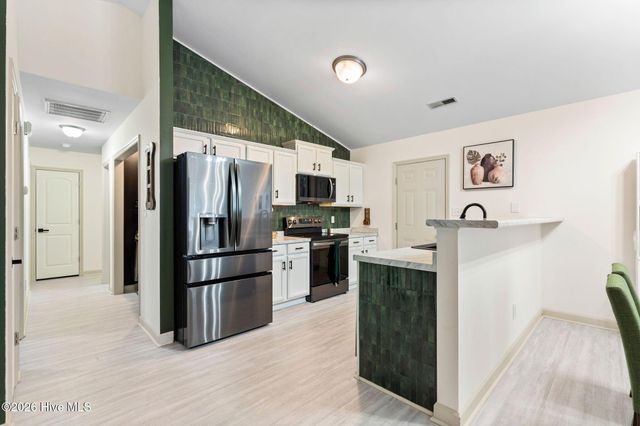 225 Lockwood Court, Hubert, NC 28539