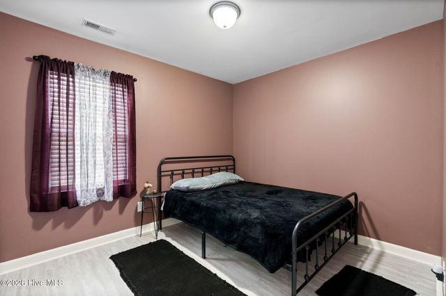 225 Lockwood Court, Hubert, NC 28539