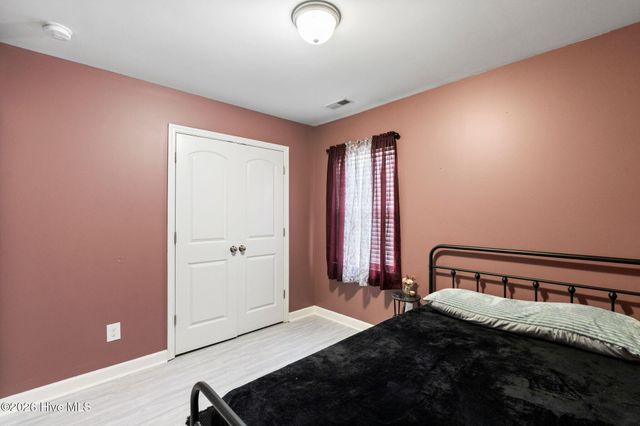 225 Lockwood Court, Hubert, NC 28539