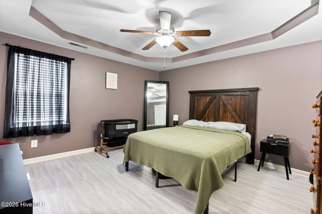 225 Lockwood Court, Hubert, NC 28539