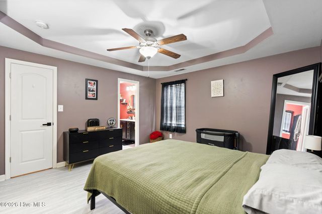 225 Lockwood Court, Hubert, NC 28539