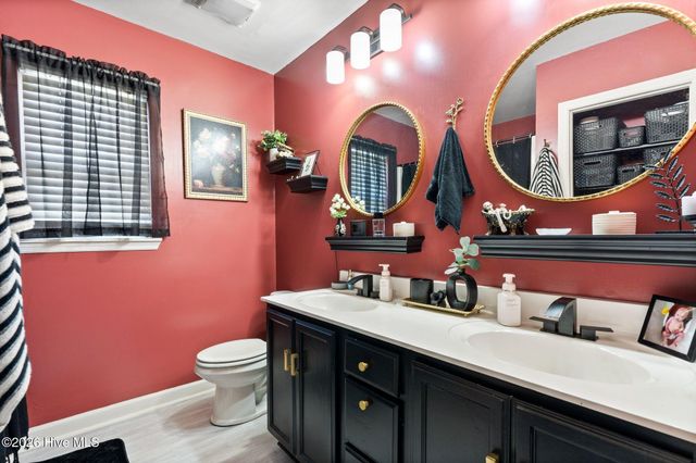 225 Lockwood Court, Hubert, NC 28539