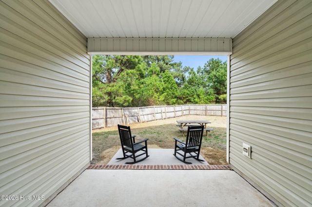 225 Lockwood Court, Hubert, NC 28539