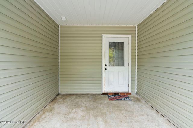 225 Lockwood Court, Hubert, NC 28539