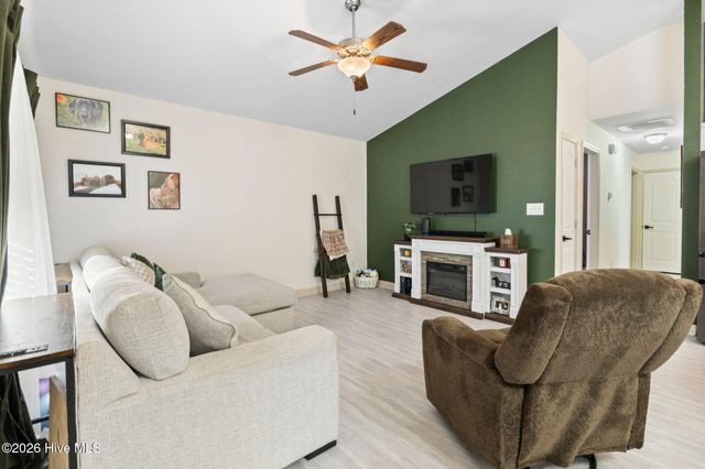 225 Lockwood Court, Hubert, NC 28539