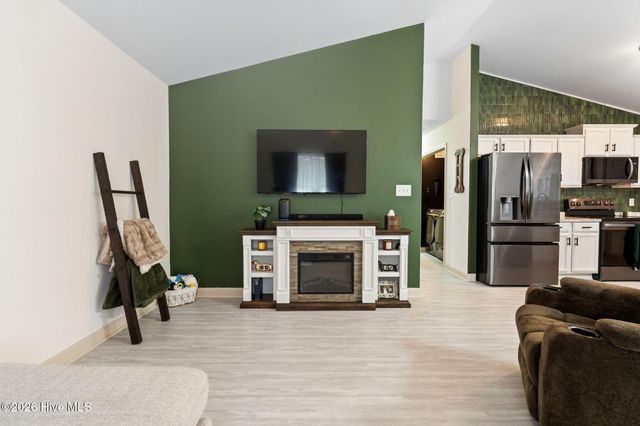 225 Lockwood Court, Hubert, NC 28539