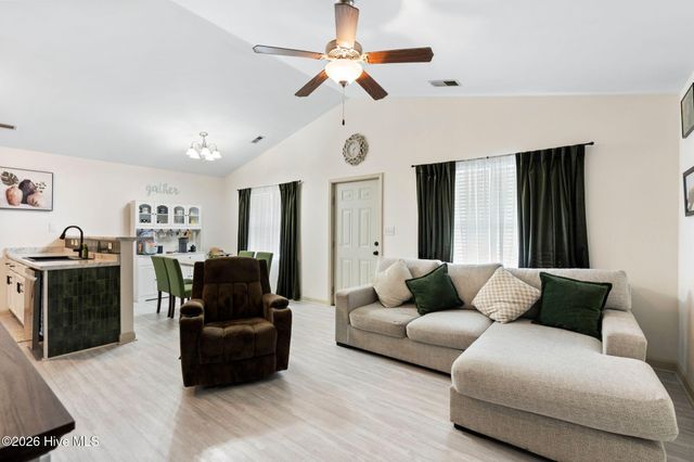 225 Lockwood Court, Hubert, NC 28539