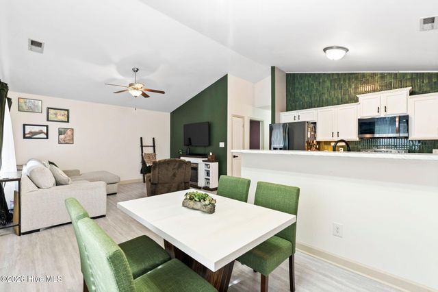 225 Lockwood Court, Hubert, NC 28539