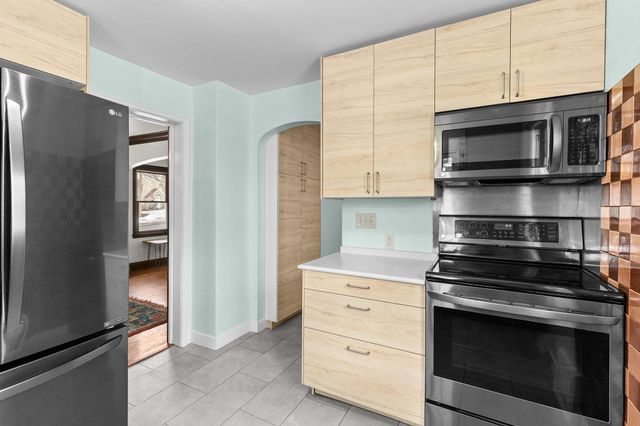 2714 9th Avenue E, North Saint Paul, MN 55109