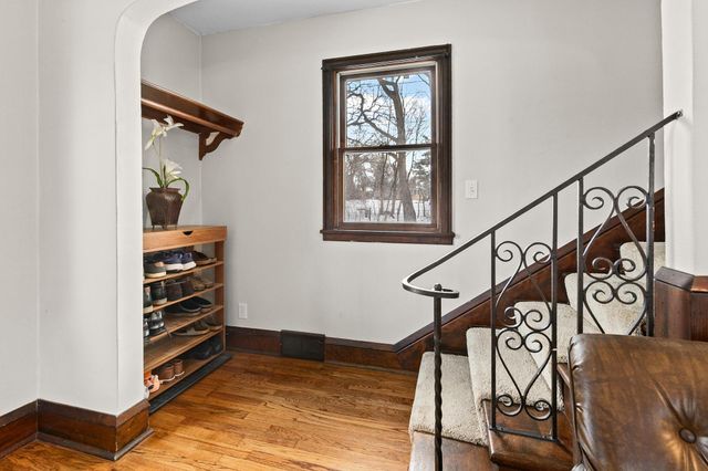 2714 9th Avenue E, North Saint Paul, MN 55109