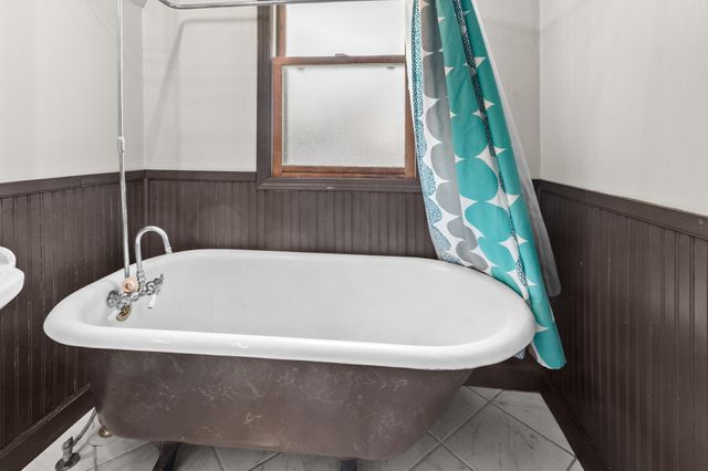 2714 9th Avenue E, North Saint Paul, MN 55109