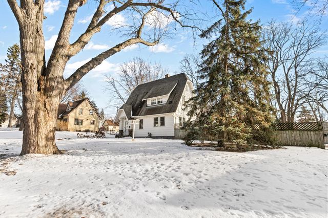 2714 9th Avenue E, North Saint Paul, MN 55109