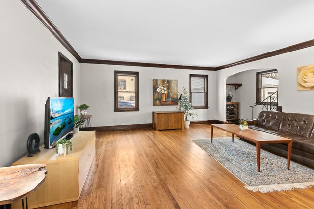 2714 9th Avenue E, North Saint Paul, MN 55109