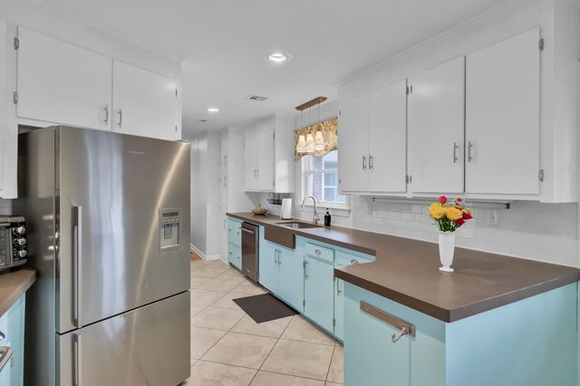 4964 France Avenue, North Charleston, SC 29405