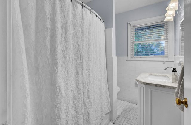 4964 France Avenue, North Charleston, SC 29405