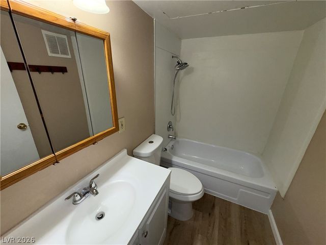 615 South Royal Crest Circle 11, Las Vegas, NV 89169