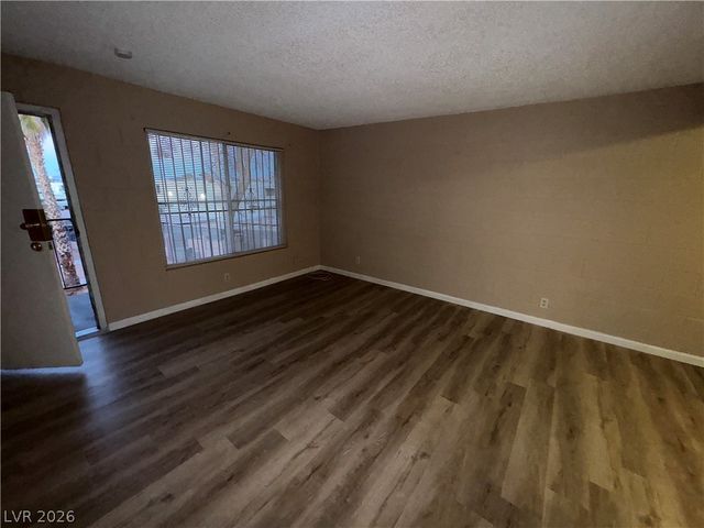 615 South Royal Crest Circle 11, Las Vegas, NV 89169