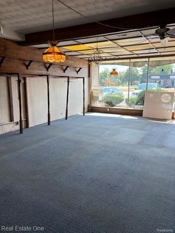21043 Kelly Road, Eastpointe, MI 48021