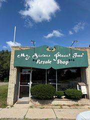 21043 Kelly Road, Eastpointe, MI 48021
