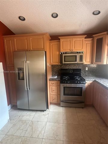 5768 NW 98, Doral, FL 33178