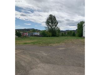 3770 W 11TH Ave, Eugene, OR 97402