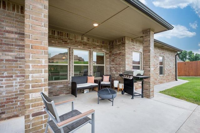 8917 E Brian Lane, Yukon, OK 73099