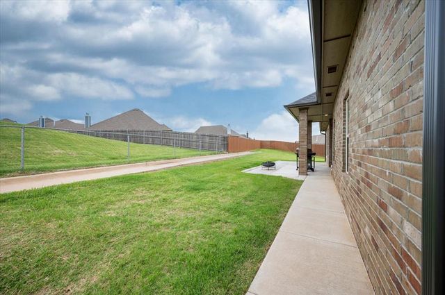 8917 E Brian Lane, Yukon, OK 73099