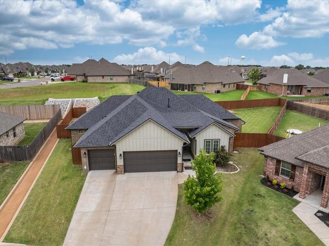 8917 E Brian Lane, Yukon, OK 73099