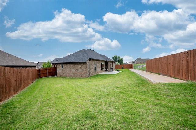 8917 E Brian Lane, Yukon, OK 73099