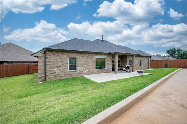 8917 E Brian Lane, Yukon, OK 73099