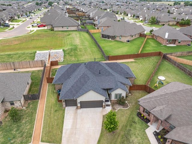 8917 E Brian Lane, Yukon, OK 73099