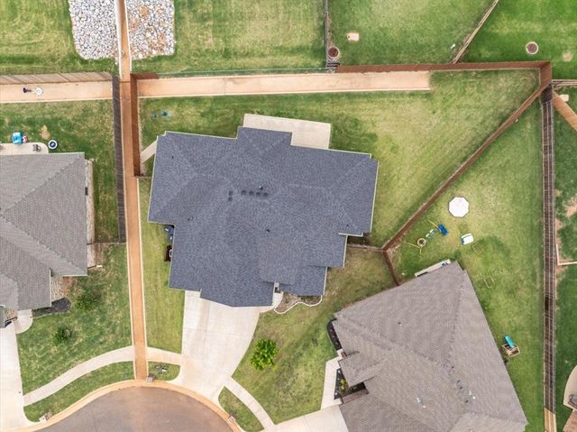 8917 E Brian Lane, Yukon, OK 73099