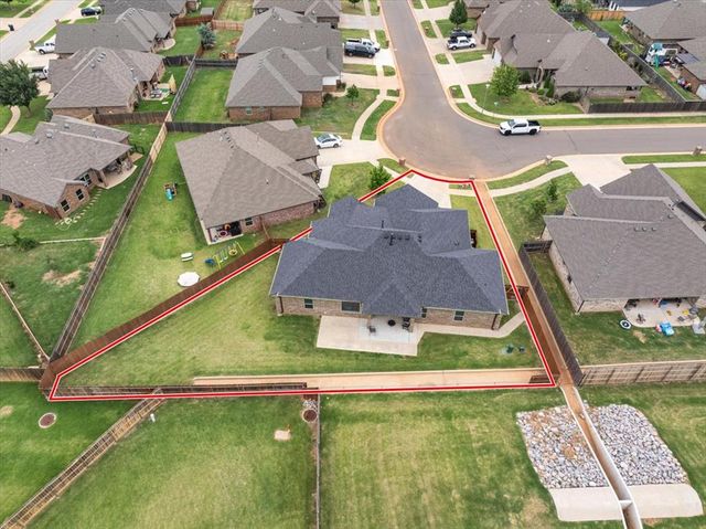 8917 E Brian Lane, Yukon, OK 73099