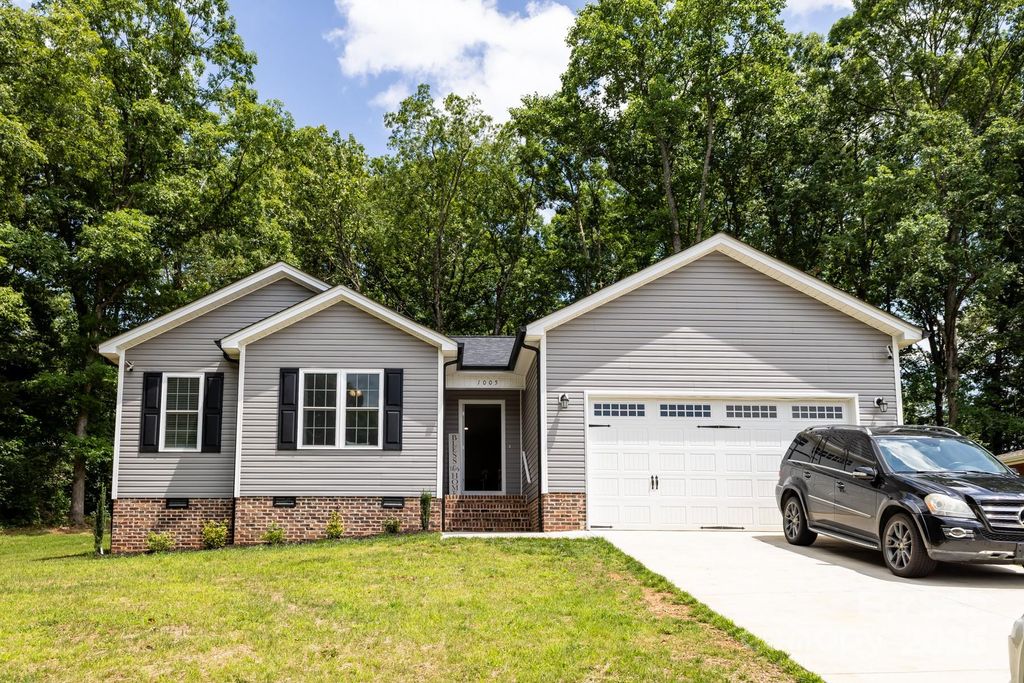 1005 8th Avenue SW, Conover, NC 28613