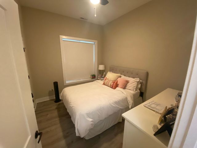 933 W Belle Plaine Avenue 204, Chicago, IL 60613