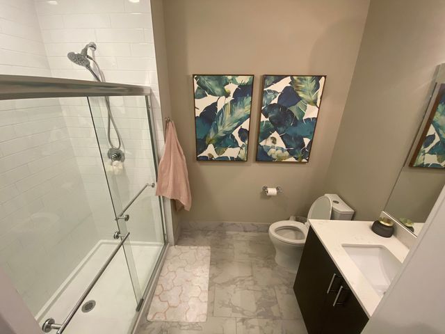 933 W Belle Plaine Avenue 204, Chicago, IL 60613