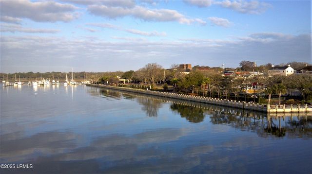 15 Meridian Road, Beaufort, SC 29907