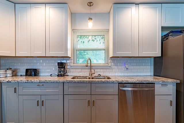 792 E Taylor Lake Circle, Livingston, TX 77351