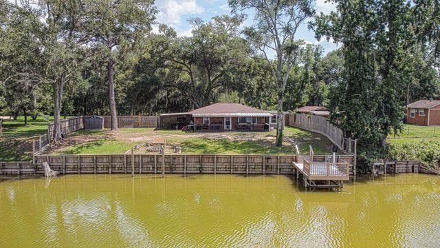 792 E Taylor Lake Circle, Livingston, TX 77351