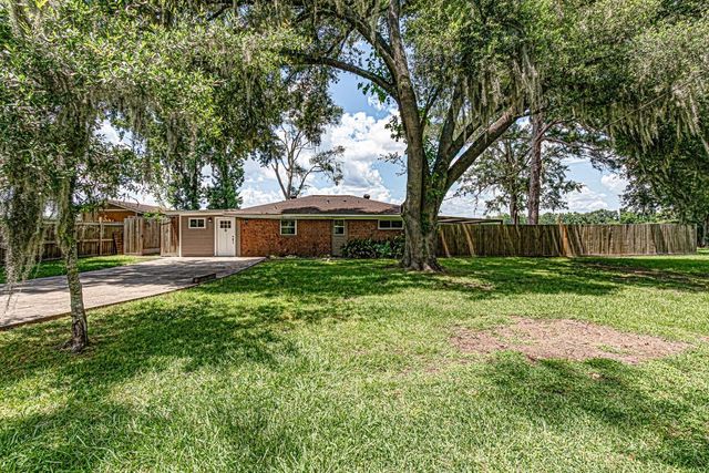 792 E Taylor Lake Circle, Livingston, TX 77351