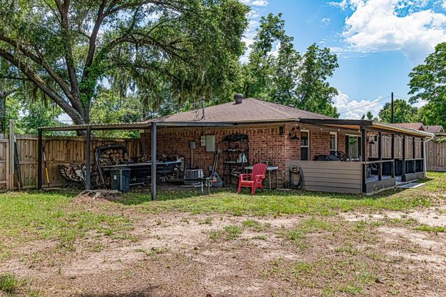 792 E Taylor Lake Circle, Livingston, TX 77351