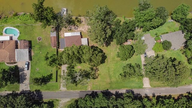 792 E Taylor Lake Circle, Livingston, TX 77351