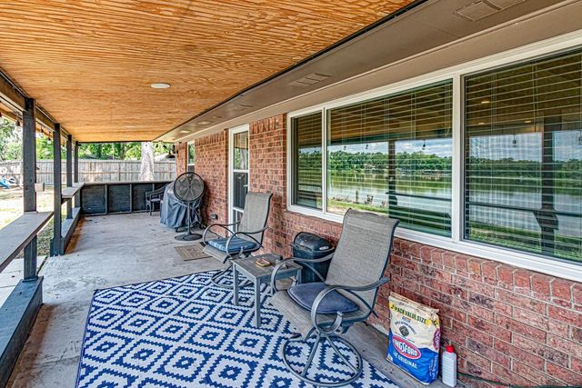 792 E Taylor Lake Circle, Livingston, TX 77351