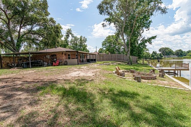 792 E Taylor Lake Circle, Livingston, TX 77351