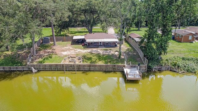 792 E Taylor Lake Circle, Livingston, TX 77351