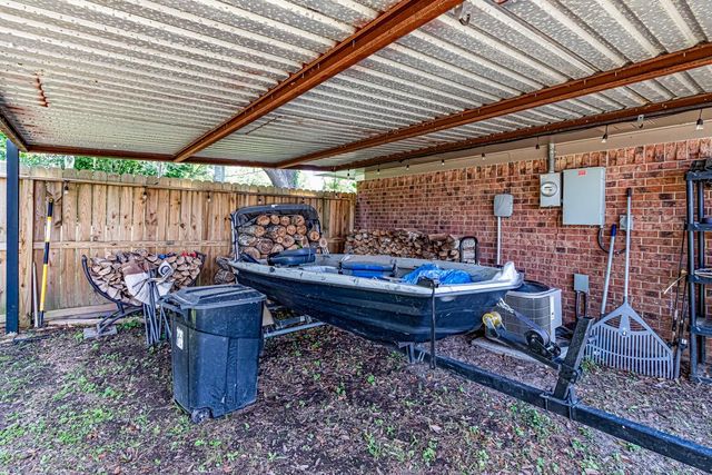 792 E Taylor Lake Circle, Livingston, TX 77351