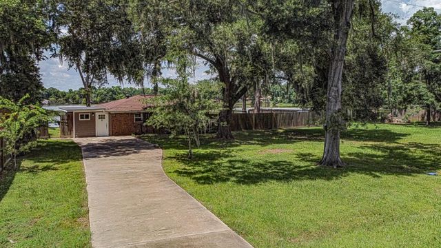 792 E Taylor Lake Circle, Livingston, TX 77351