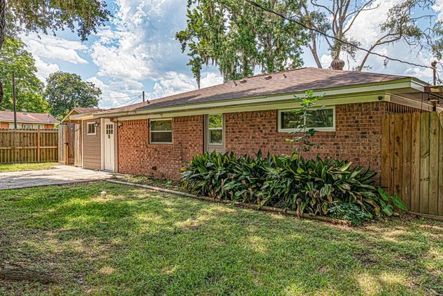 792 E Taylor Lake Circle, Livingston, TX 77351